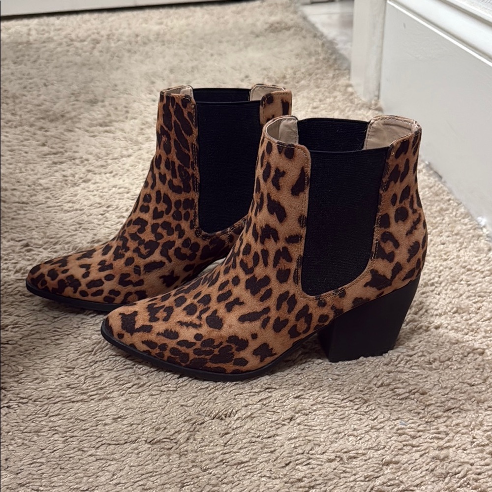 Brown and Black Ankle Boots with Sleek Design